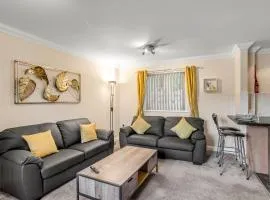 Central Townhouse 2 Bedr W Fully Equipped Kitchen Washing Machine & Parking- Ginger & Gold Ltd
