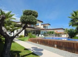 Isabella spacious modern villa with sea views
