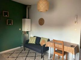 Modern studio in Saint Nicolas 35m² city view parking，位于Ans的酒店