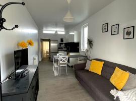 Newly renovated 1 bedroom flat with garden pergola，位于恩尼斯的酒店