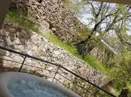 Maison avec jacuzzi au cœur des montagnes