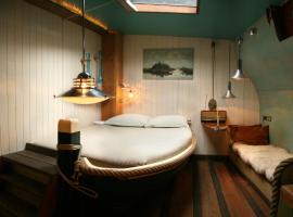 小奥普辛船屋，位于奈梅亨的浪漫度假酒店