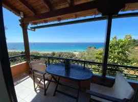 Papadatos Apts With Amazing View - 5mins from the beach