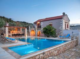 Cretan Lux Villa Heated Pool，位于加瓦洛霍里翁格瓦力克瑞历史民俗博物馆附近的酒店