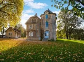 Holiday home adjoining a château