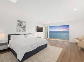 Malibu Beachfront Home with Rock Spa Ocean Views & Deck