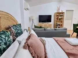 • Cottage 1851 • Boutique in Brown Hill