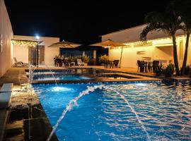 伊萨贝拉酒店，位于拉多拉达的带泳池的酒店