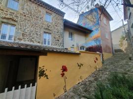 AUBENAS, VALS LES BAINS, LABEGUDE, Maison de vacances Bensylv' entière privatif de 130 M2 4 lits 3 chambres pour 4 adultes et 2 enfants，位于Labégude的酒店
