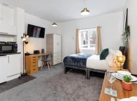 City Centre Studio 1 with Kitchenette, Free Wifi and Smart TV with Netflix by Yoko Property