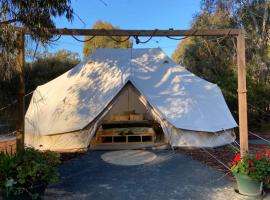 Viewpoint Country Glamping，位于Great Western的豪华帐篷