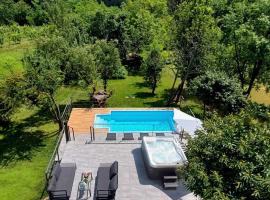 House with hot tub, sauna and swimming pool near Zagreb，位于Gudci的乡村别墅