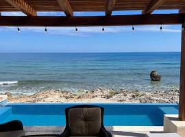 Casa Javi- Ocean Front located Mid Isla Mujeres，位于女人岛的度假屋