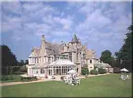 Manor House Hotel，位于斯沃尼奇的酒店