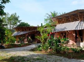 Bamboo Cottage Langkawi，位于珍南海滩的乡村别墅