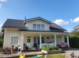 Modern 6-bedroom villa near Tampere city，位于坦佩雷的度假屋