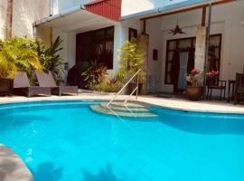 Villa Cantik Kuta Regency，位于库塔的海滩短租房