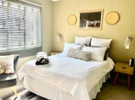 Emba Guest lodge，位于eMbalenhle的酒店