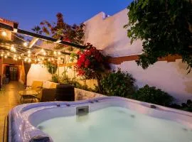 True Canarian 6 bedrooms villa with hot tub