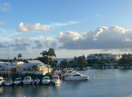 Superbe vue mer à la Marina，位于皮特尔角城的酒店