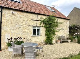 Beautiful self-contained Cotswolds Barn，位于Yatton Keynell的度假屋