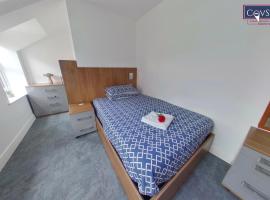 Victoria House - Deluxe Studios in Coventry City Centre, free parking, by COVSTAYS，位于考文垂的酒店