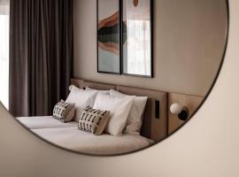 Strand Suites by NEU Collective，位于埃尔哥茨拉的精品酒店