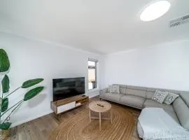 Modern Escape in Quiet Neighbourhood