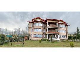 Hotel Apple Tree Resort, Srinagar，位于斯利那加的酒店