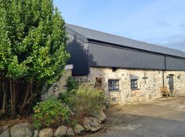 Peibio at Llanfair Hall，位于德维兰的带热水浴缸的酒店