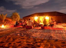 Camp Sahara Majestic，位于姆哈米德的酒店