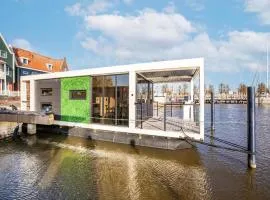 Houseboat in Volendam by Ijsselmeer