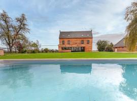 Gîte de la Garenne - Cottage chaleureux avec piscine，位于Saint-Aubin-du-Thenney的酒店