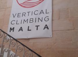 VERTICAL CLIMBING MALTA，位于Qrendi的民宿