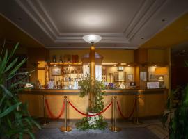 Hotel Lory & Ristorante Ferraro，位于切拉诺的酒店