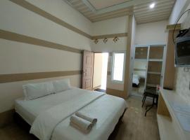 Hotel Lily Homestay，位于Ngawi的酒店