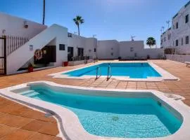 Sea Waves Lanzarote 500m from Playa Grande big terrace and pool