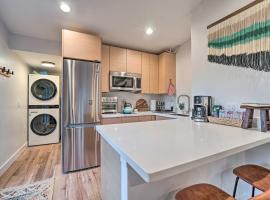 Cozy Flagstaff Studio with Patio - Near Dtwn!，位于弗拉格斯塔夫的公寓
