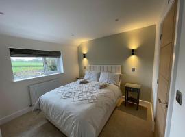 Newly renovated 3 Bed property - countryside views，位于Dunstall国家纪念植物园附近的酒店