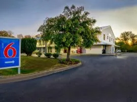 Motel 6 Jeffersonville, IN
