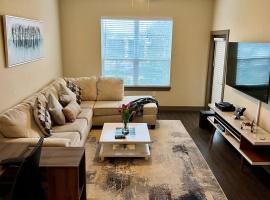 Luxury Suite in the heart of Dallas, a Home away from Home!，位于理查森的公寓