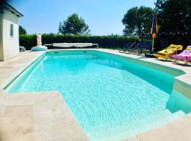 Gîte Anse Coco Luberon - Au calme, gite avec piscine securisee，位于佩尔蒂的度假短租房