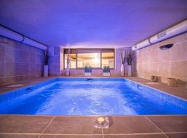 Villa El Tagoro，位于坎德拉里亚的带按摩浴缸的酒店