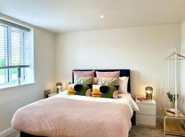 New Stylish Cambridge Townhouse (Free parking)