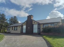 Impeccable 5-Bed Cottage in fahan buncrana，位于班克拉那的乡村别墅