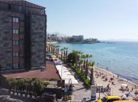 Sunday Beach Hotel，位于库萨达斯的酒店