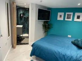Cosy cabin with private bathroom