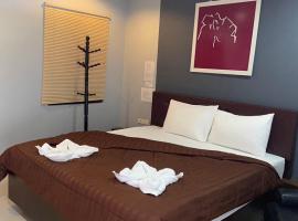 โรงแรม At Airport Inn，位于Ban Suai Sai Khao的酒店