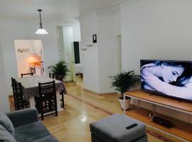 Spacious 2-Bedroom Condo in Bellavista, Guayaquil，位于瓜亚基尔伊西德罗·罗梅罗·卡尔沃纪念球场附近的酒店