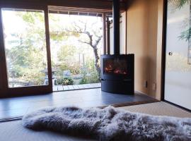 阿特利耶蜂之膝住宿加早餐旅馆，位于生驹的酒店